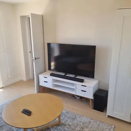Casa de Férias Beautiful And Quiet Family Townhouse In Great Location